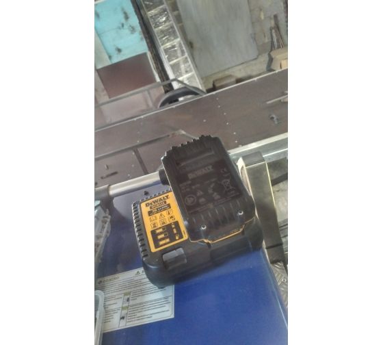 Устройство зарядное DEWALT 18.0 В, 2.0А/ч, Li-ion DCB115-QW, DCB115-QW Устройство зарядное DEWALT 18.0 В, 2.0А/ч, Li-ion DCB115-QW