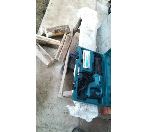   Makita JR3050T