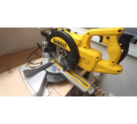 Пила торцовочная DEWALT DWS774-QS, DWS774-QS Пила торцовочная DEWALT DWS774-QS