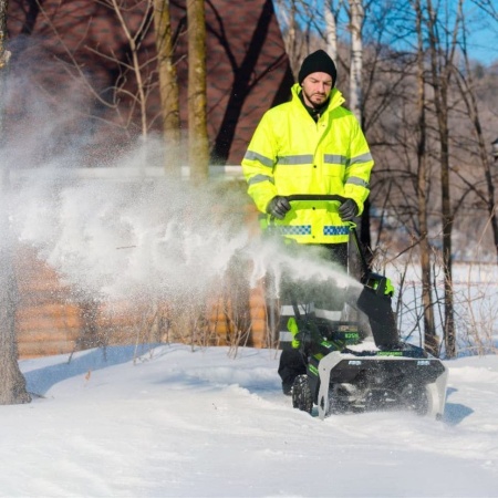 Аккумуляторный снегоуборщик GREENWORKS 82SN22 (82V, 56см, бесщеточный, без АКБ/ЗУ) 2603307, 2603307 Аккумуляторный снегоуборщик GREENWORKS 82SN22 (82V, 56см, бесщеточный, без АКБ/ЗУ) 2603307