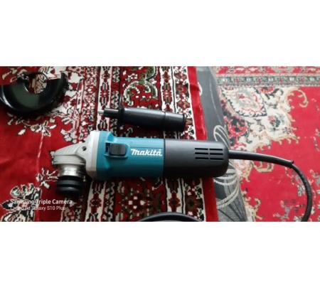  Makita 9558HN