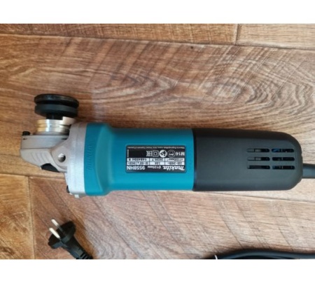  Makita 9558HN