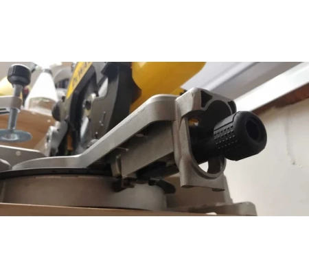 Пила торцовочная DEWALT DWS774-QS, DWS774-QS Пила торцовочная DEWALT DWS774-QS