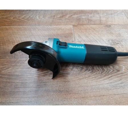  Makita 9558HN