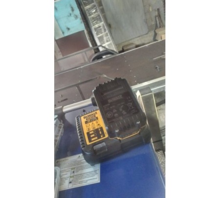 Устройство зарядное DEWALT 18.0 В, 2.0А/ч, Li-ion DCB115-QW, DCB115-QW Устройство зарядное DEWALT 18.0 В, 2.0А/ч, Li-ion DCB115-QW