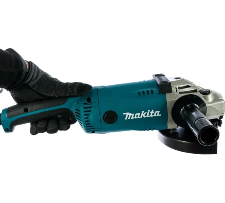  Makita GA7020SF