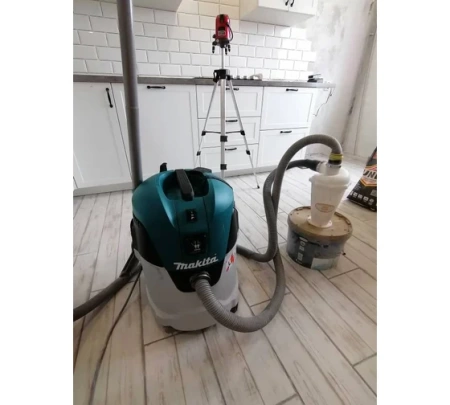   Makita VC2512L
