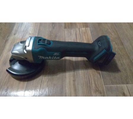   Makita DGA504Z