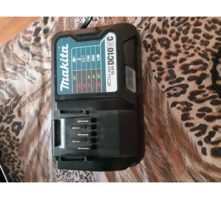 Зарядное устройство Makita DC10WD 10.8-12 В (199398-1), 199398-1 Зарядное устройство Makita DC10WD 10.8-12 В (199398-1)