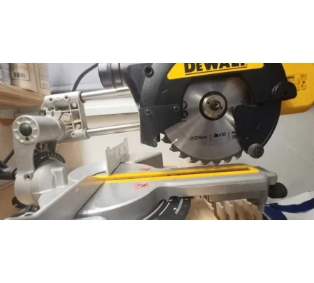 Пила торцовочная DEWALT DWS774-QS, DWS774-QS Пила торцовочная DEWALT DWS774-QS