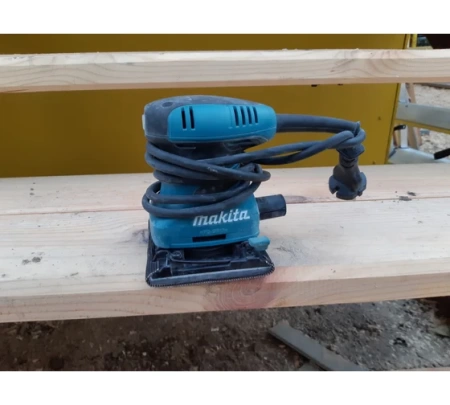  Makita BO4555