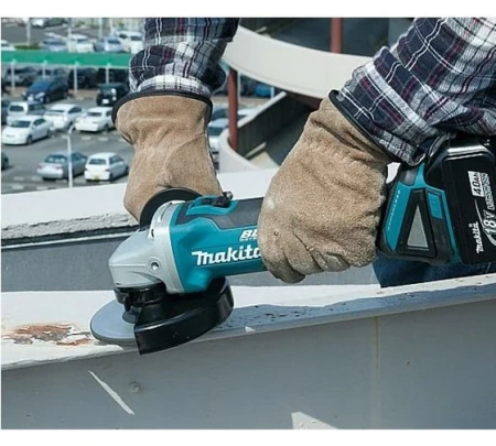   Makita DGA517Z