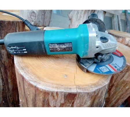  Makita 9558HN