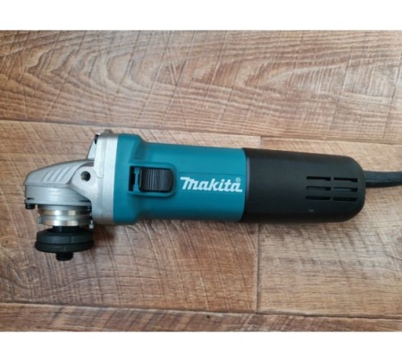  Makita 9558HN