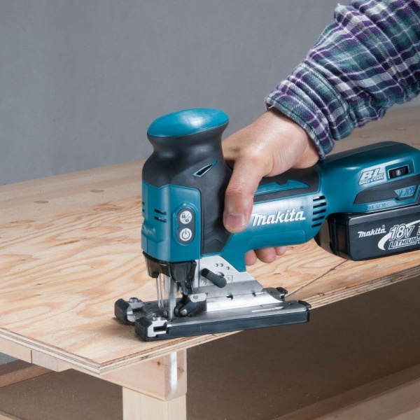   Makita DJV181Z