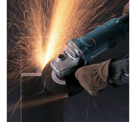  Makita GA7050