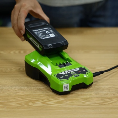 Зарядное устройство GREENWORKS G24C4 (24В, 4А, слайдер, быстрое) 2946407, 2946407 Зарядное устройство GREENWORKS G24C4 (24В, 4А, слайдер, быстрое) 2946407